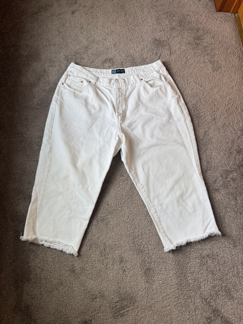 Avenue Blues White Cropped Jeans SIZE 20 Raw Hem Straight Leg Casual Plus Size